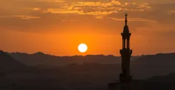 Ilustrasi. Jemaah umrah asal Kabupaten Tangerang dipastikan pulang sesuai jadwal di tengah ketegangan global. (Sumber: Freepik/@nikitabuida)