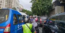 Kepadatan lalu lintas di Jalan TMP Kalibata, Jakarta Selatan. (Sumber: Poskota/Ali Mansur)