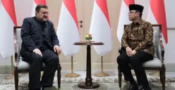 Presiden Prabowo Subianto menyampaikan belasungkawa mendalam atas wafatnya Ayatollah Ali Khamenei. Surat resmi diserahkan Menlu kepada Dubes Iran di Jakarta. (Sumber: Instagram/@sekretariat.kabinet)