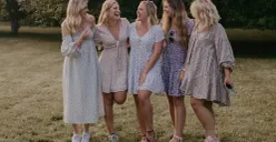 Ilustrasi - Tips mix and match outfit untuk perempuan petite. (Sumber: Pexels/Taylor Marx)