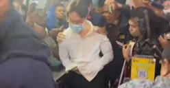 Polda Metro Jaya resmi menahan Dokter Richard Lee, setelah menjalani pemeriksaan tambahan sebagai tersangka dalam kasus dugaan pelanggaran perlindungan konsumen, Jumat, 6 Maret 2026. (Sumber: Poskota/Ali Mansur)