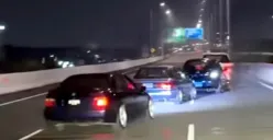 Tangkapan layar video aksi sejumlah mobil yang melaju secara zig-zag di ruas Tol Bekas-Cawang-Kampung Melayu (Becakayu), Jakarta Timur. (Sumber: Istimewa)