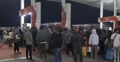 Warga Aceh Tengah panic buying BBM setelah pernyataan Menteri ESDM Bahlil Lahadalia mengenai stok nasional yang disebut hanya cukup 20 hari. (Sumber: X/@ilhamisback)