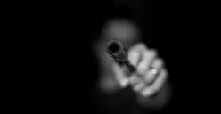 Ilustrasi diduga bunuh diri menggunakan senjata api. (Sumber: Unsplash/Max Kleinen)