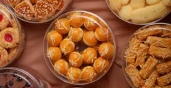Aneka kue kering Lebaran seperti kastengel, kue semprit, dan kue kacang yang mudah dibuat oleh pemula untuk suguhan Idulfitri. (Sumber: Pinterest)