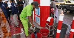 Petugas Disperindag Kota Cilegon melaksanakan sidak untuk mengetahui takaran ukuran BBM di sejumlah SPBU di wilayah Kota Cilegon, Jumat, 6 Maret 2026. (Sumber: Dok.Disperindag Kota Cilegon)