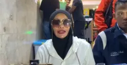 Dokter dan influencer kecantikan Samira Farahnaz atau yang dikenal sebagai Doktif saat ditemui di Polda Metro Jaya, Jakarta Selatan, Jumat, 7 Maret 2026. (Sumber: Poskota/Ali Mansur)