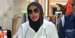 Dokter dan influencer kecantikan Samira Farahnaz atau yang dikenal sebagai Doktif saat ditemui di Polda Metro Jaya, Jakarta Selatan, Jumat, 7 Maret 2026. (Sumber: Poskota/Ali Mansur)