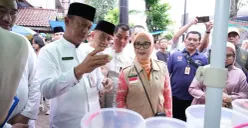 Wali Kota Jakarta Timur Munjirin bersama Kepala BBPOM DKI Jakarta, Sofiyani Chandrawati saat pengecekan makanan takjil di Pasar Rawamangun, Kecamatan Pulogadung, Jakarta Timur, pada Jumat 6 Maret 2026. (Sumber: Pemkot Jaktim)