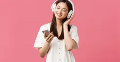 Daftar aplikasi streaming musik yang bisa dicoba sebagai alternatif Spotify. (Sumber: Freepik/benzoix)