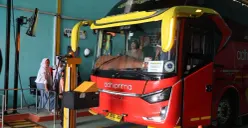 Kegiatan Ramp Check terhadap salah satu armada bus yang akan digunakan pada mudik gratis Pemkab Tangerang. (Sumber: Istimewa)