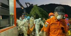 Tim SAR gabungan kembali menemukan korban jiwa insiden longsornya gunung sampah di Tempat Pengolahan Sampah Terpadu (TPST) Bantar Gebang, Kota Bekasi, Jawa Barat. (Sumber: Basarnas Jakarta)
