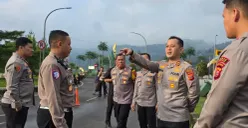 Kapolres Bogor AKBP Wikha Ardilestanto saat melakukan pengecekan kesiapan jalur mudik di wilayah Puncak, Minggu 9 Maret 2026. (Sumber: Polres Bogor)