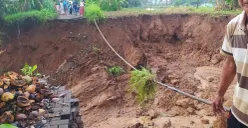 Jalan longsor di Desa Cilabanbulan, Kecamatan Menes, Pandeglang, belum ditangani pemerintah. (Sumber: Istimewa)