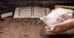 Ilustrasi zakat fitrah menjelang Hari Raya Idulfitri sebagai bentuk penyempurna ibadah puasa Ramadan. (Sumber: Pinterest)