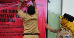 Penyegelan sarana olahraga padel di kawasan Kembangan, Jakarta Barat, karena tidak mempunyai ijin resmi, Senin, 9 Maret 2026. (Sumber: Kominfo)