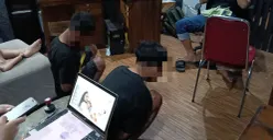Dua terduga pengedar sabu saat diamankan di Mapolres Serang. (Sumber: Poskota/Rahmat Haryono)