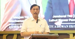 Luhut Binsar Pandjaitan memberikan edukasi dan wawasan kepada Mahasiswa Unjani, di Cimahi, 11 Maret 2026. (Sumber: Poskota/Gatot Poedji Utomo)