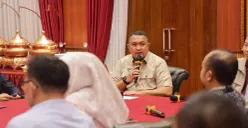 Bupati Bogor, Rudy Susmanto saat diskusi mengenai hasil survei satu tahun pemerintahan Kabupaten Bogor di Pendopo Bupati, Cibinong, Selasa 10 Maret 2026. (Sumber: Dok. Pemkab Bogor)