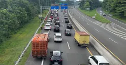 Ilustrasi Kemacetan kendaraan di tol Jagorawi exit Ciawi arah Puncak. (Sumber: Poskota/Giffar Rivana)