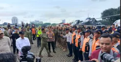 Ratusan personel gabungan mengikuti apel gelar pasukan Operasi Ketupat 2026 di Lapangan Silang Monas, Gambir, Jakarta Pusat, Kamis, 12 Maret 2026. (Sumber: Poskota/ Ali Mansur)