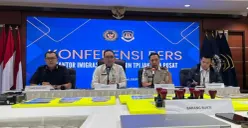 Kantor Imigrasi Jakarta Pusat menggelar jumpa pers penangkapan WNA Pakistan atas kasus pembuatan paspor palsu, Kamis, 12 Maret 2026. (Sumber: Dok. Istimewa)