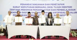 Penandatanganan SKB 7 Menteri terkait teknologi kecerdasan buatan dan penggunaan teknologi digital. (Sumber: Istimewa)