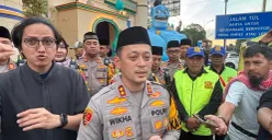 Kapolres Bogor AKBP Wikha Ardilestanto saat memberikan keterangan pers di depan Pos Gadog Hoegeng, Kamis 12 Maret 2026. (Sumber: Poskota/Giffar Rivana)