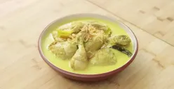 Bahan dan cara membuat opor ayam Lebaran dari resep Chef Devina Hermawan. (Sumber: YouTube/Devina Hermawan)