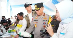 Wakapolri Komjen Dedi Prasetyo dalam kegiatan Gerakan Pangan Murah (GPM) di kompleks Bulog Kanwil Jakarta Utara, Jumat, 13 Maret 2026. (Sumber: Dok. Mabes Polri)