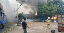Kebakaran melanda kawasan permukiman di Jalan Bintaro Permai 3 RT 13 RW 09, Kelurahan Bintaro, Kecamatan Pesanggrahan, Jakarta Selatan, pada Sabtu, 14 Maret 2026. (Sumber: Istimewa)
