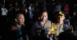 Dirkrimsus Polda Jabar Kombes Pol Wirdhanto Hadicaksono saat memberikan keterangan pers usai meninjau event Dash Run di Stadion Pakansari, Minggu dini hari, 15 Maret 2026. (Sumber: Istimewa)