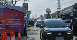 Situasi Rest Area KM 43 Tol Tangerang-Merak mulai dipadati kendaraan mudik, Minggu, 15 Maret 2026. (Sumber: Poskota/Veronica)