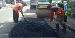 Proses penanganan jalan Provinsi Banten di Kabupaten Lebak oleh pihak UPT PJJ. (Sumber: UPT PJJ Lebak)