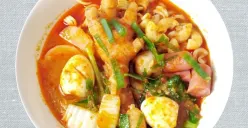 Seblak menjadi kuliner di Bandung saat libur Lebaran 2026 yang dipadati pengunjung. (Sumber: Wilkimedia Commons)