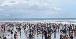 Salah satu destinasi wisata pantai di Banten, yang banyak dikunjungi wisatawan. (Sumber: Dok. Tim Balawista Banten)