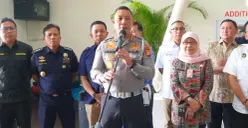 Direktur Lalu Lintas Polda Metro Jaya Kombes Komarudin menggelar rapat koordinasi lintas sektoral yang digelar di Ruang VVIP Terminal Penumpang Nusantara Pura, Kamis, 26 Maret 2026. (Sumber: Dok. Polda Metro Jaya)