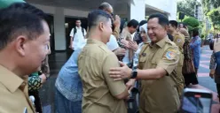 Mendagri Tito Karnavian saat kegiatan halalbihalal di Plaza Gedung A, Kantor Pusat Kemendagri, Jakarta, Senin, 30 Maret 2026. (Sumber: Dok. Kemendagri)