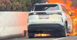 Detik-detik Chery Tiggo Cross CSH terbakar di Tol Jagorawi, Senin, 31 Maret 2026. (Sumber: Tiktok/ Fourcyls)