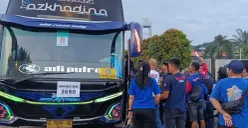 Massa buruh asal Kabupaten Tangerang berangkat menuju Monas untuk peringati May Day 2026 pada Jumat, 1 Mei 2026. (Sumber: Poskota/Veronica)