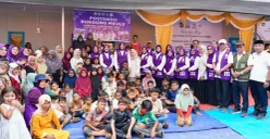 Penyerahan bantuan sosial di huntara Desa Ulee Rubek Timur, Kecamatan Langkahan, Kabupaten Aceh Utara, Aceh, Rabu, 29 April 2026. (Sumber: Dok. Kemendagri)