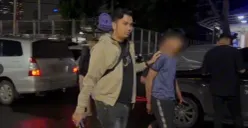 Aparat kepolisian menangkap pelaku pembacokan berinisial RS yang menewaskan pegawai toko roti AH, 19 tahun di Kabupaten Bogor, pada Senin malam, 4 Mei 2026 WIB. (Sumber: Polda Metro Jaya)