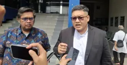 Kuasa hukum nasabah atas nama Fikri, Yuko Amran melaporkan salah satu bank pelat merah ke Polda Metro Jaya, Jakarta Selatan, Selasa, 5 Mei 2026. (Sumber: Poskota/Ali Mansur)