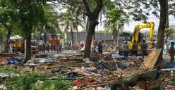 Situasi penertiban bangunan liar di wilayah Desa Sukamantri, Kecamatan Pasar Kemis, Kabupaten Tangerang. (Sumber: Poskota/Veronica)