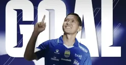 Adam Alis merayakan gol kemenangan Persib Bandung saat menaklukkan Persija Jakarta 2-1 dalam laga Super League 2025/2026 di Stadion Segiri, Samarinda. (Sumber: Dok/Persib)