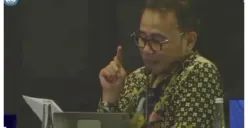 Tangkapan layar sosok Dyastasita Widya Budi yang tengah menjadi sorotan usai viralnya kontroversi penilaian dalam Lomba Cerdas Cermat (LCC) 4 Pilar tingkat Kalimantan Barat (Kalbar). (Sumber: X/@SeekHustle)