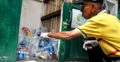 Ilustrasi warga Nusa Indah RW 09 Kelurahan Keagungan, Taman Sari, Jakarta Barat saat memilah sampah. (Sumber: Pemprov DKI Jakarta)