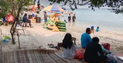 Pengunjung saat mengisi waktu libur Kenaikan Isa Al Masih di Kepulauan Seribu. (Sumber: Kominfo Kepulauan Seribu)
