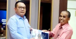 Penyerahan naskah akademik dan RUU perekonimian nasional dari para ekonom pancasila kepada Kastaf KSP, Dudung Abdurachman. (Sumber: Istimewa)