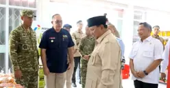 Mendagri Tito Karnavian (kanan) mendampingi Presiden RI Prabowo Subianto (tengah) saat meresmikan sebanyak 1.061 Koperasi Desa Merah Putih di Kabupaten Nganjuk, Jawa Timur, Sabtu, 16 Mei 2026. (Sumber: Puspen Kemendagri)
